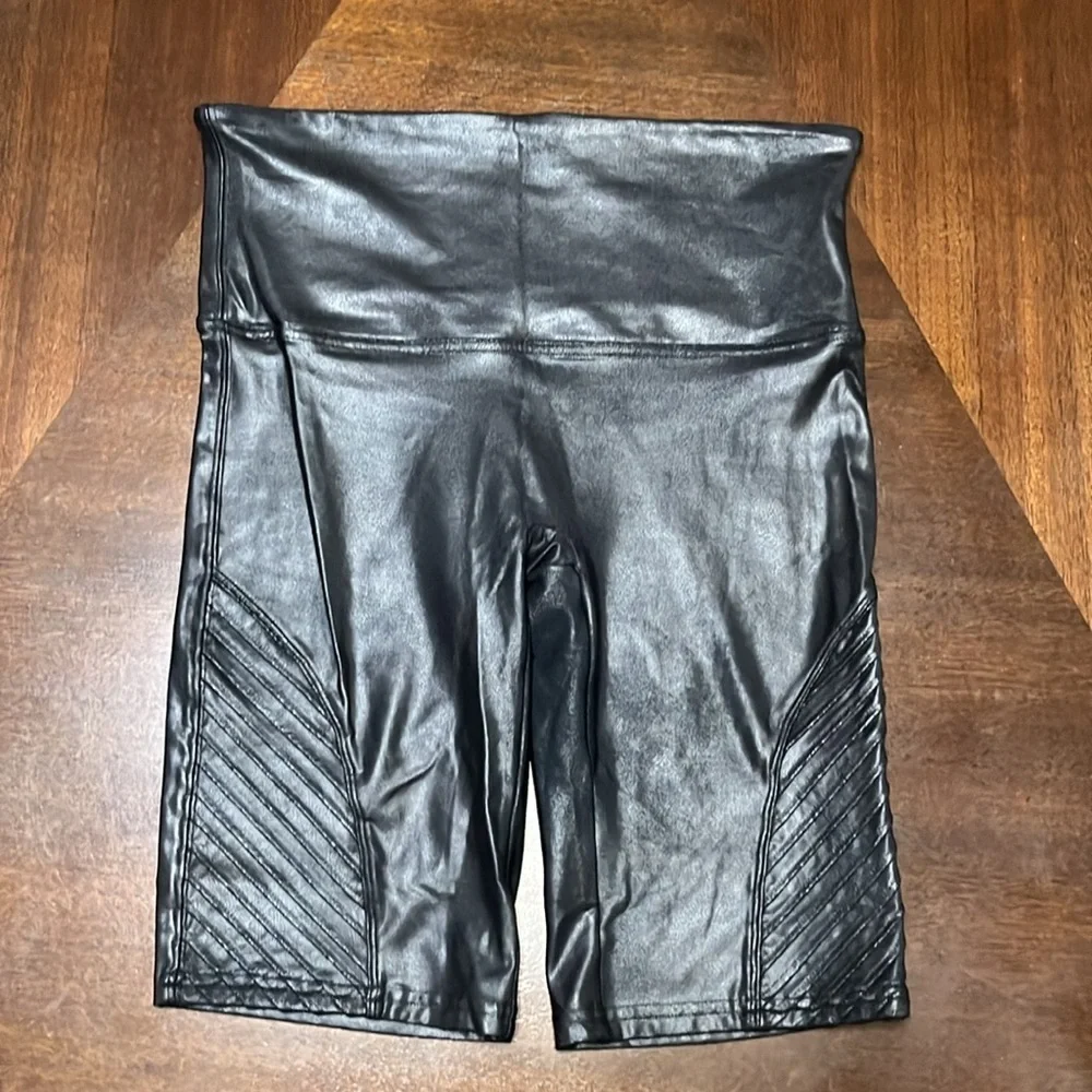 Spanx faux leather Moto bike short - Picture 5 of 10